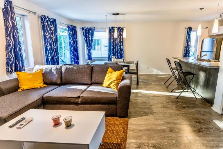 Appartment 2BR 4 beds AC wi-Fi Smart TV FreeParking - B&B Laval