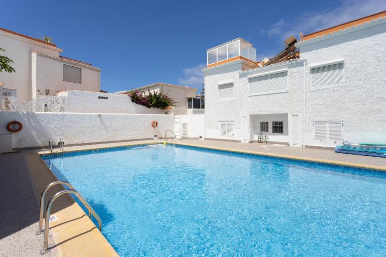 VILLA URBANIA Holiday Home By Sunkeyrents - B&B Playa de las Américas