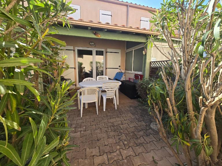 Les Soleillades- Villa, résidence avec piscine et stationnement à proximité de la mer - B&B Vendres