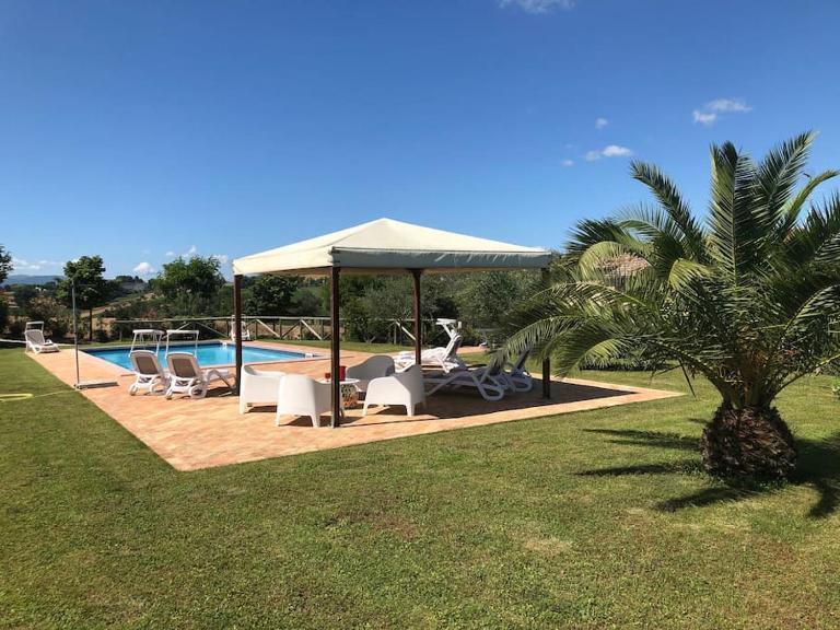 Casa San Pietro, restored farmhouse with pool - B&B Ostra Vetere