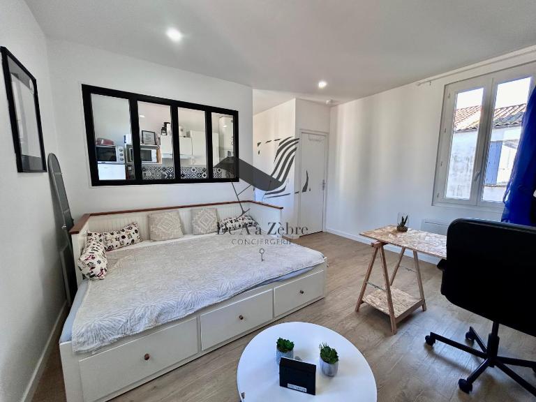 Le Moderne - Appartement situé en plein centre-ville - B&B Rochefort