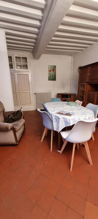 Maison cœur de ville aux Portes du Morvan - Bed and Breakfast Corbigny