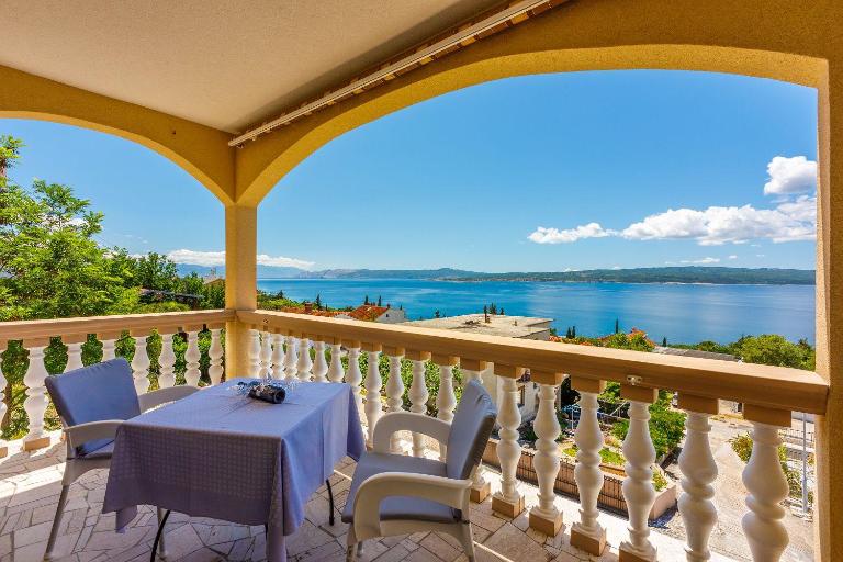 Meerblick Apartment 300 Meter zum Strand - Chambres d'hôtes Dramalj