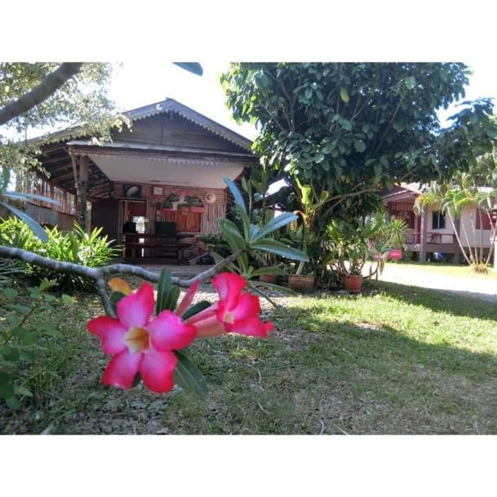 Pernjai Homestay บ้านคำข้อน - Bed and Breakfast Ban Huai La
