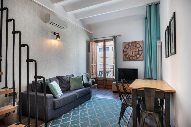 Beautiful renovated Loft minutes from the beach - Ferienwohnung Barcelona