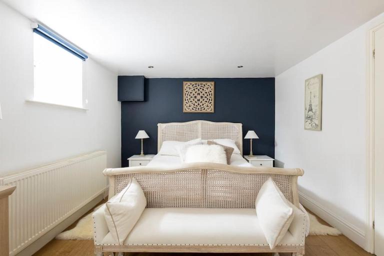 2 double bedroom large modern self contained apartment Free parking - B&B Camberley