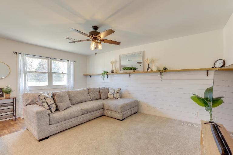 Family-Friendly Lincoln Home w/ Sandbox & Grill! - Chambres d'hôtes Lincoln