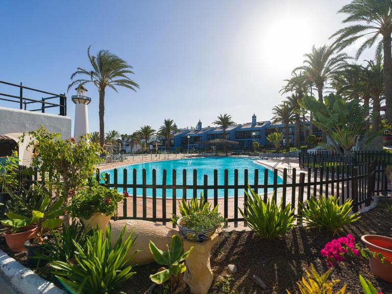 Amazing 3 bedroom next to the beach with heated pool - B&B San Bartolomé de Tirajana