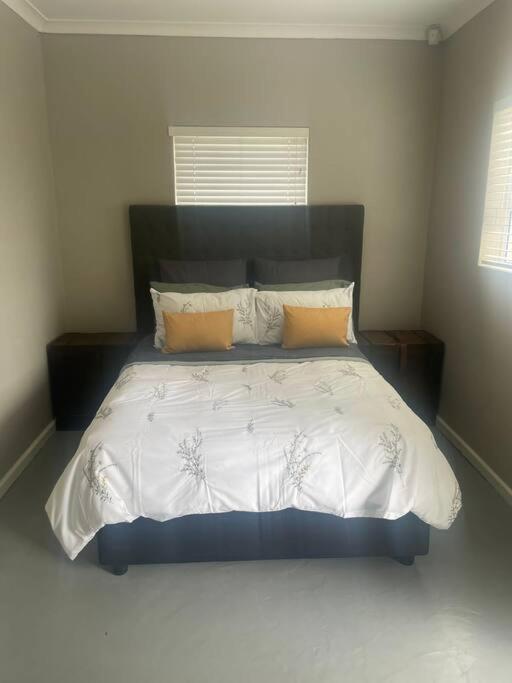 Lovely, quite flat near beach,41Jenvey - B&B Port Elizabeth