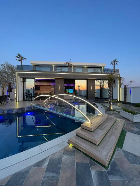 Sueño Luxury Villa - Bed and Breakfast Durrës
