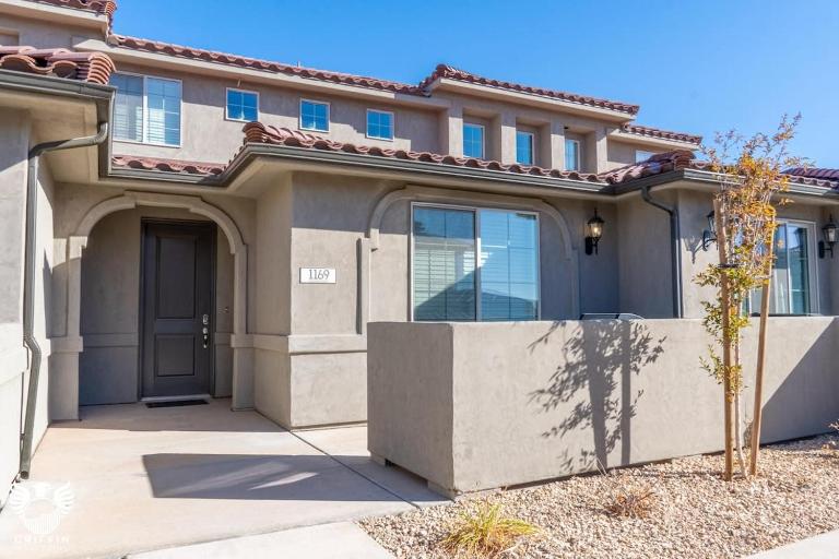 1169 Spacious Townhome at Escondido - B&B Washington