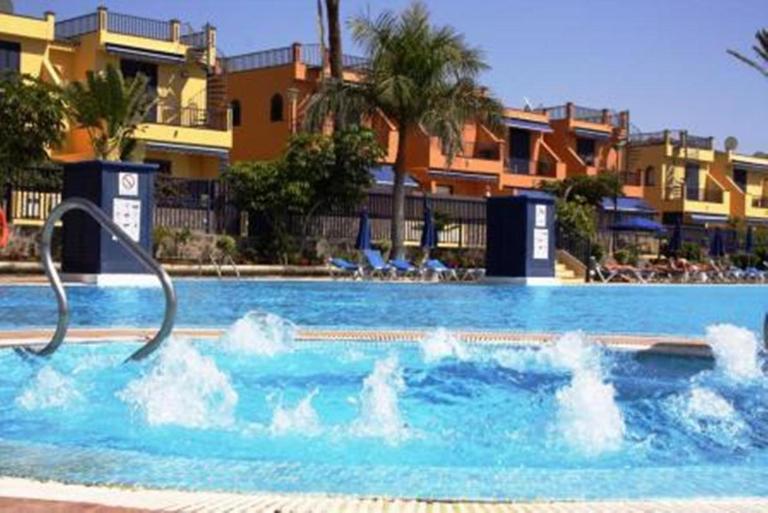 Beach and golf 4 Bedroom Holiday Home - Chambres d'hôtes Maspalomas
