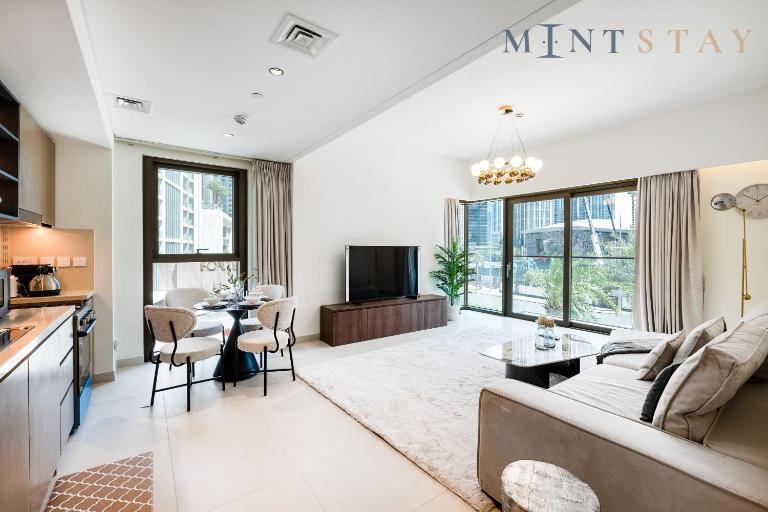 Burj Crown , Downtown Dubai - Mint Stay - B&B Dubai