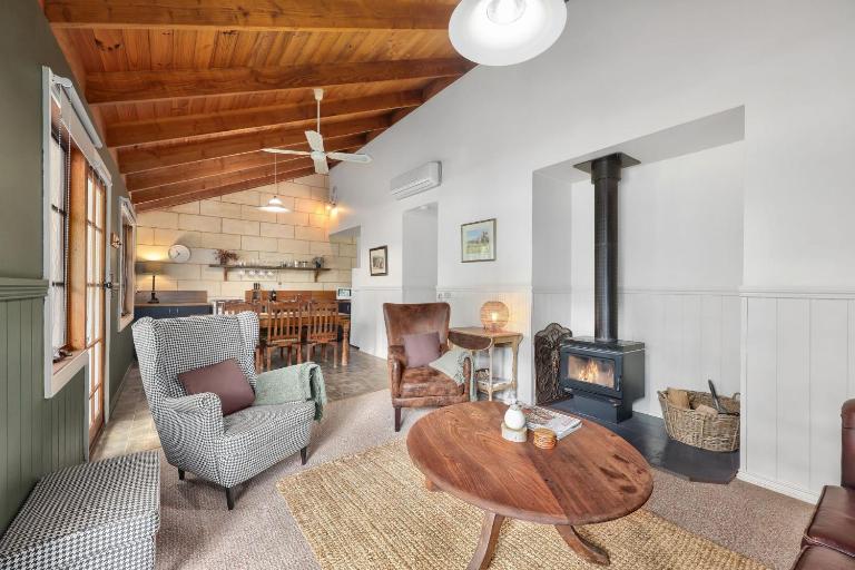 Jamieson Cottages - Cottage ONE - Sleeps 4 - B&B Howqua