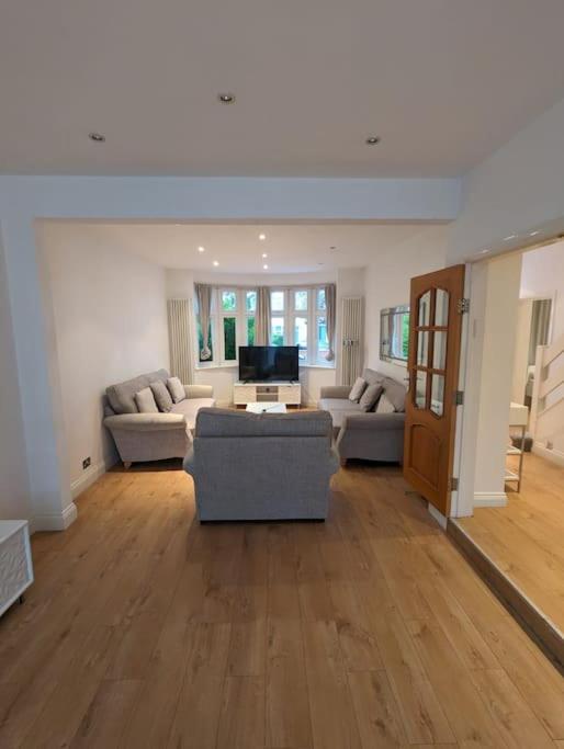 Large 6 Bedroom house in Hendon - B&B Hendon