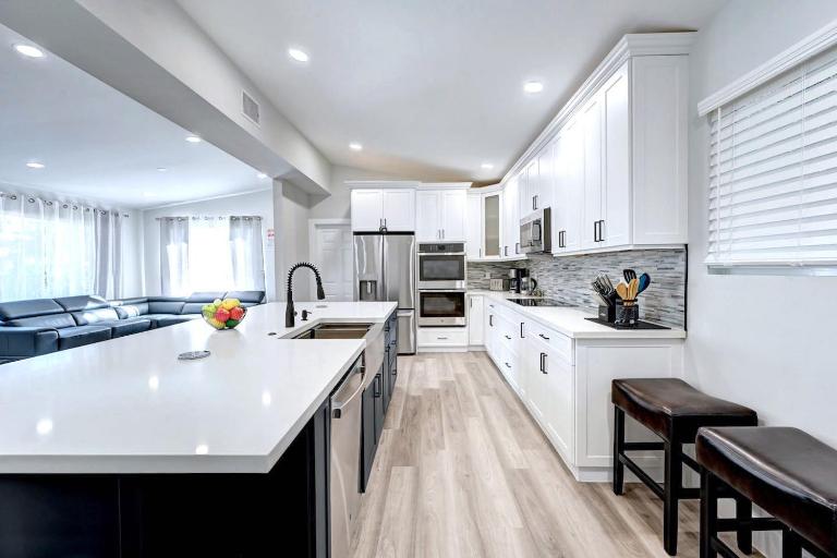 Walk to Beach Luxury 4BR & 4BA Villa Hollywood Lakes - B&B Hollywood
