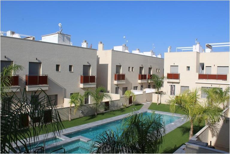 Torre de la Horadada - Modern and comfortable 2 Bedroom Apartment close to the Beach - B&B Torre de la Horadada