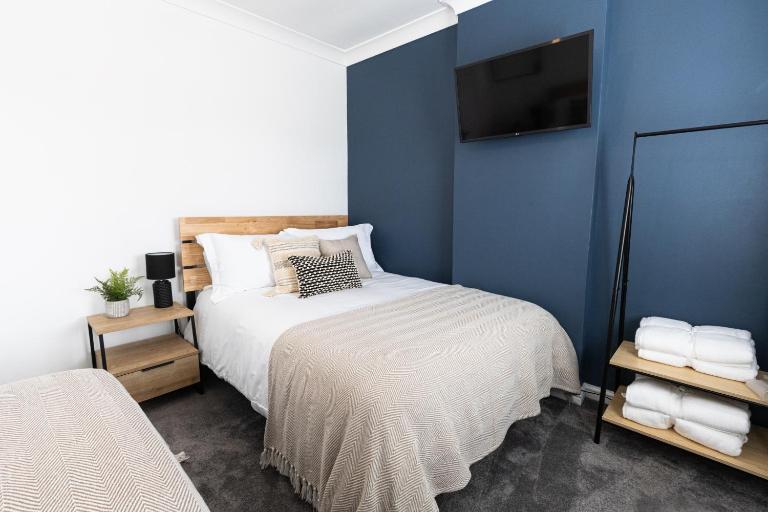 3 Bedroom House in Port Talbot with Parking, Ideal for Contractors - Ferienwohnung Port Talbot