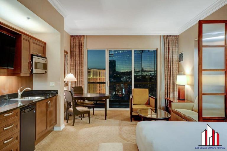 MGM Signature-33-711 F1 Track & Strip View Balcony - Bed and Breakfast Las Vegas