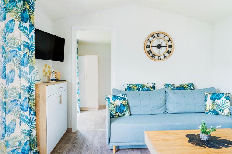 "AGUŚ" Komfortowe i nowczesne domki w cichej okolicy niedaleko plaży - B&B Ostrowo