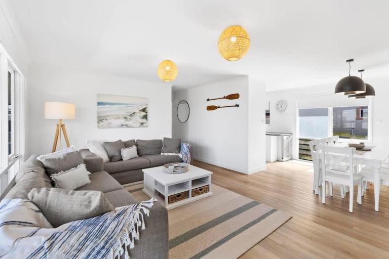 Blue Seas Beach House, 400 metres to the beach - B&B Ocean Grove