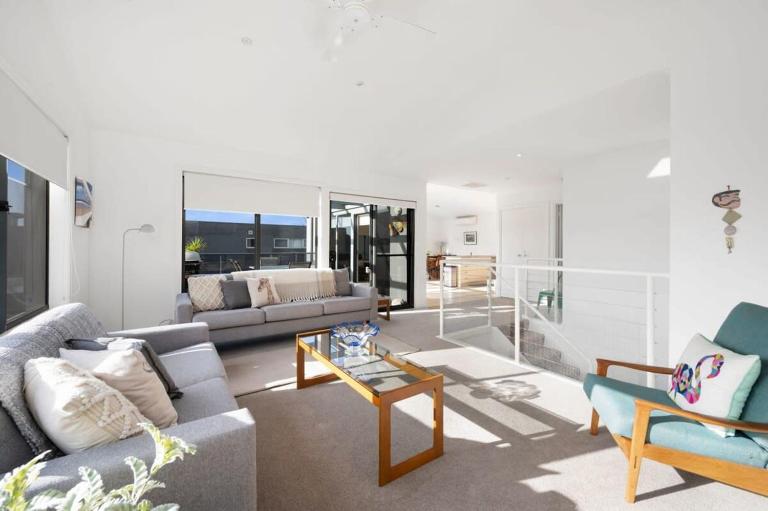 Holiday Haven - Coastal Comfort in Old Torquay - Bed and Breakfast Torquay