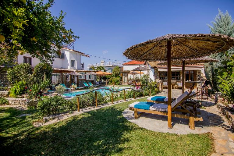 Ultimate Aqua Dreamscape at Villa Olympiada - B&B Efkarpía