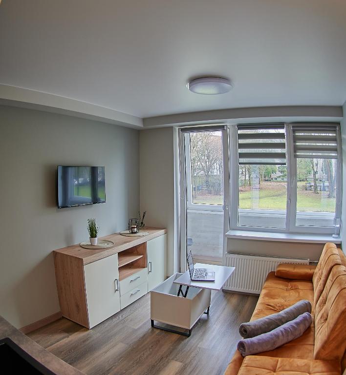 Studio COZY VISIT, balcony, 24h self check-in, first floor, great location - B&B Kaunas