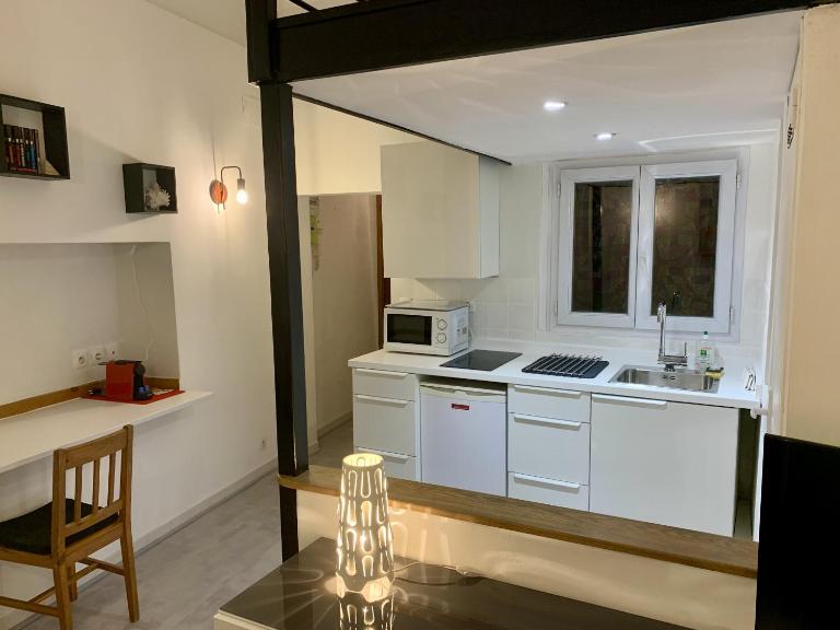 ApartHotel Riviera - DUPLEX DE JULES - Large Studio with A C - Old Town Promenade des An - B&B Nice