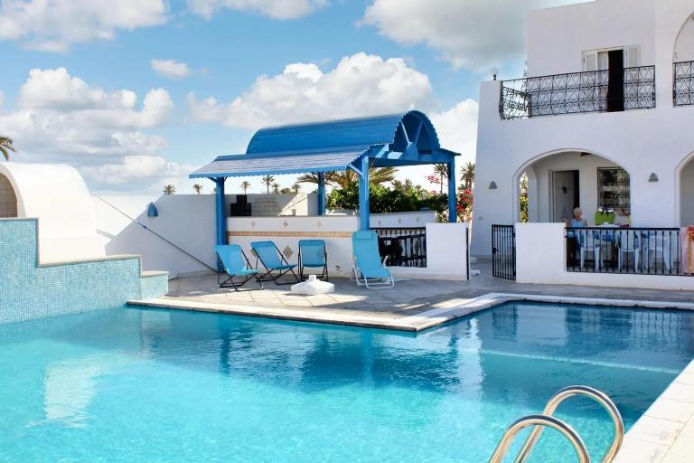 Spacious villa with private pool in Djerba - B&B Houmt Souk