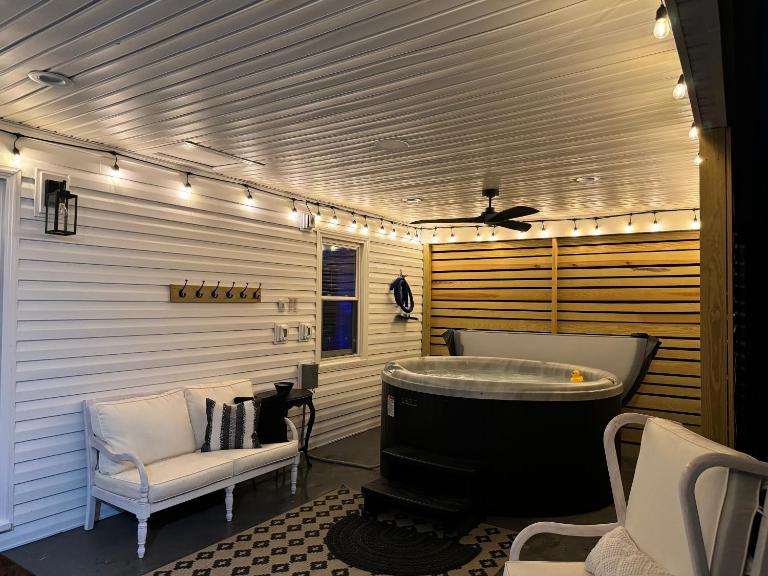Papas Cottage Hot Tub Near Nelson 151 - B&B Afton