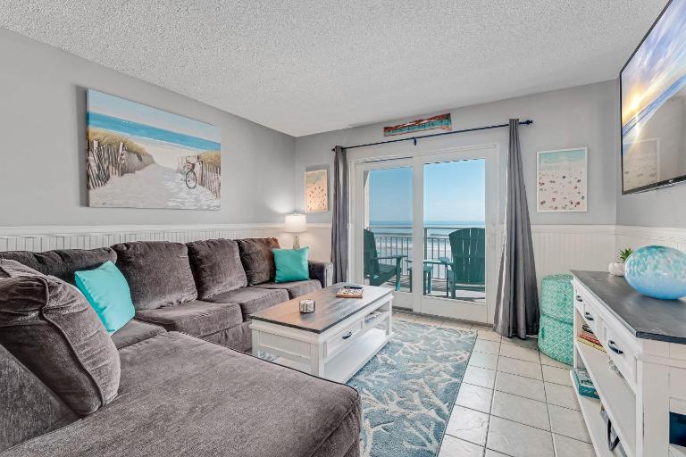 Direct Oceanfront, 2nd floor view feels like you - B&B New Smyrna Beach