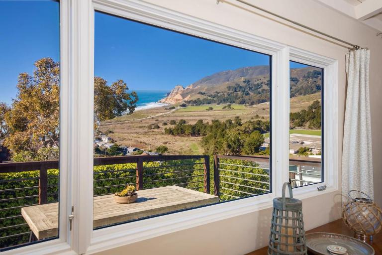Ocean & Mountain View Home - Walk to Trails Beach Family Activities - B&B Montara