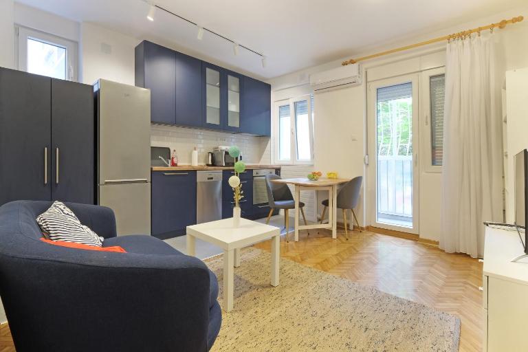 The 7 Apartment - Modern Flat with Terrace near Parliament, Belgrade Center - B&B Belgrado