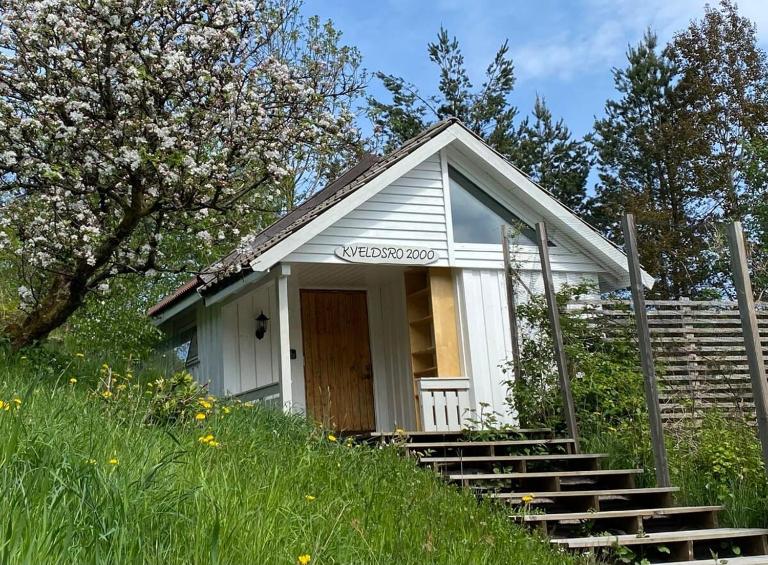 Kveldsro cabin in nice surroundings - B&B Kristiansand