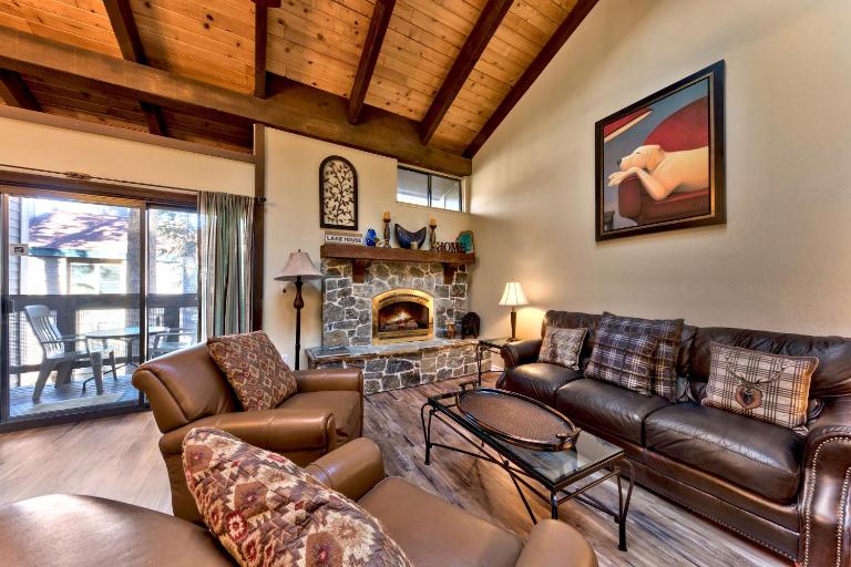 Lakeland Village #471 - Resort Magic 2BR + Loft - B&B South Lake Tahoe