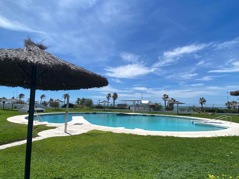 Moderno Apartamento Primera Línea Playa de La Barrosa by ChiclanaDreams - B&B Chiclana