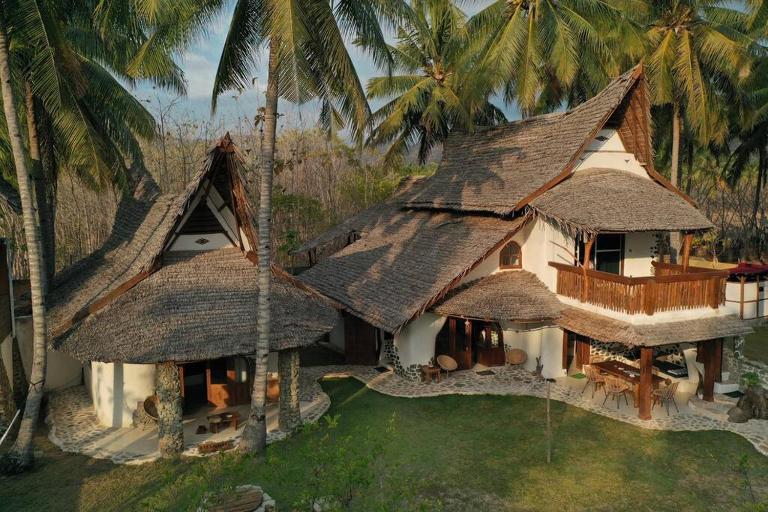 Beach-Front Sumbawa Surf House - B&B Lamunga