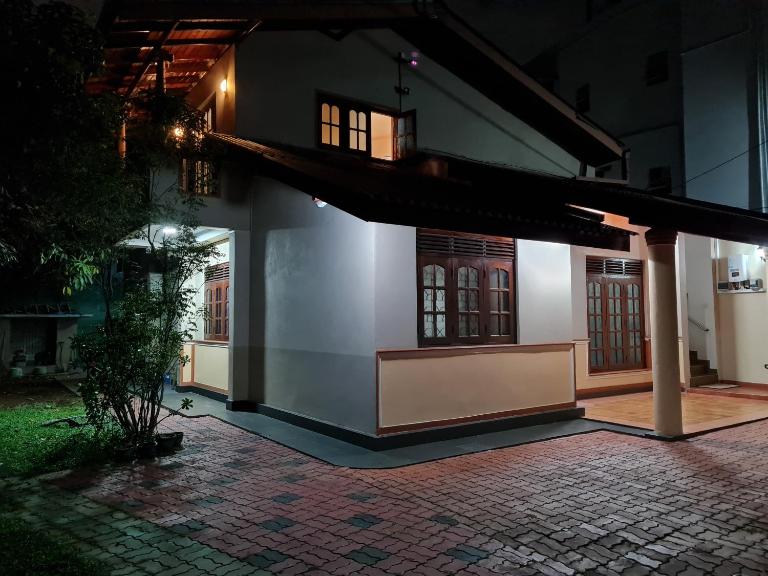 Ama HomeStay Guest Colombo - B&B Rajagiriya