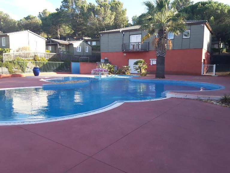 AGDE chalet sénérité piscine clim 6 PL - B&B Agde