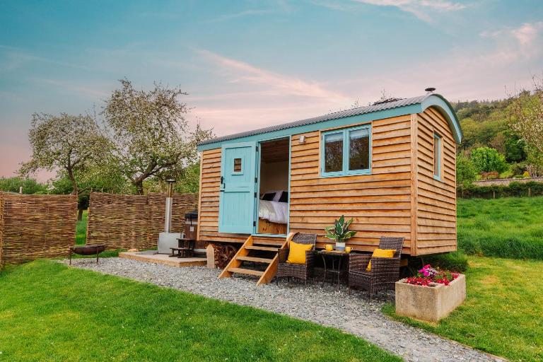 Victoria Hut Allerford - B&B Bossington