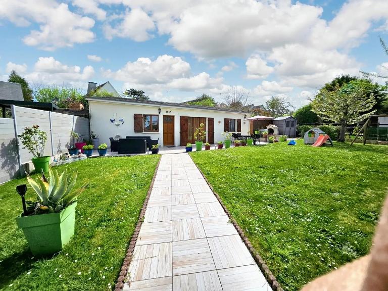Maison confortable à Ver-sur-Mer avec jardin privé - B&B Ver-sur-Mer