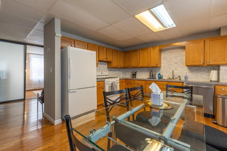 Central 3 Bed 1 Bath in Historic Building - Bed and Breakfast Boston