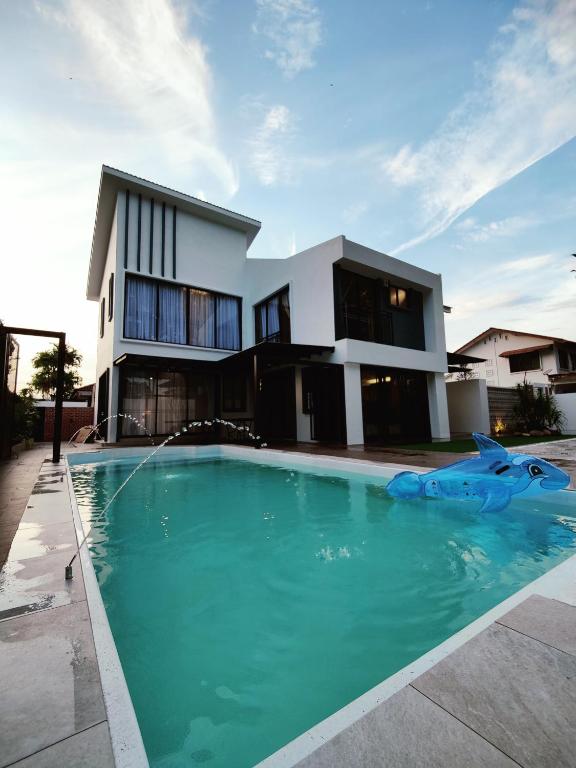 Ipoh Eden Pool Villa Suites - B&B Ipoh