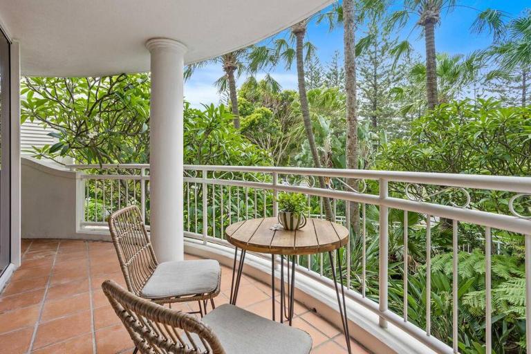 Sun-kissed Serenity: Mediterranean in Burleigh - Ferienwohnung Gold Coast
