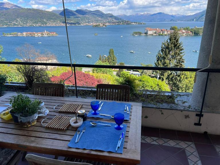 Sana Luxury Apartment - Ferienwohnung Stresa
