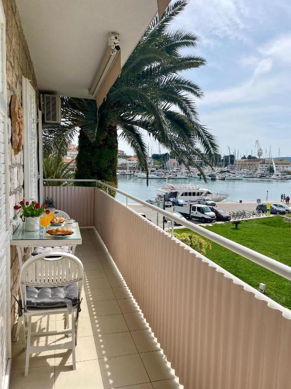 Dinka Old Town Apartment with sea view - B&B Traù
