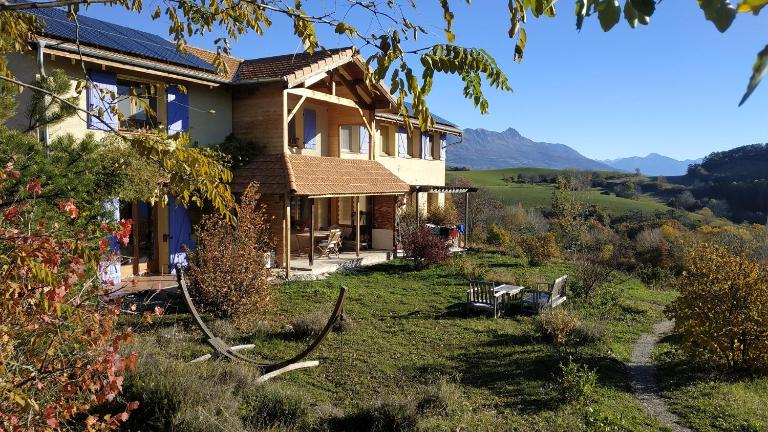 Noyers du Soleil, Chambre d'hôte avec petit déjeuner à proximité de Gap - B&B La Bâtie-Vieille