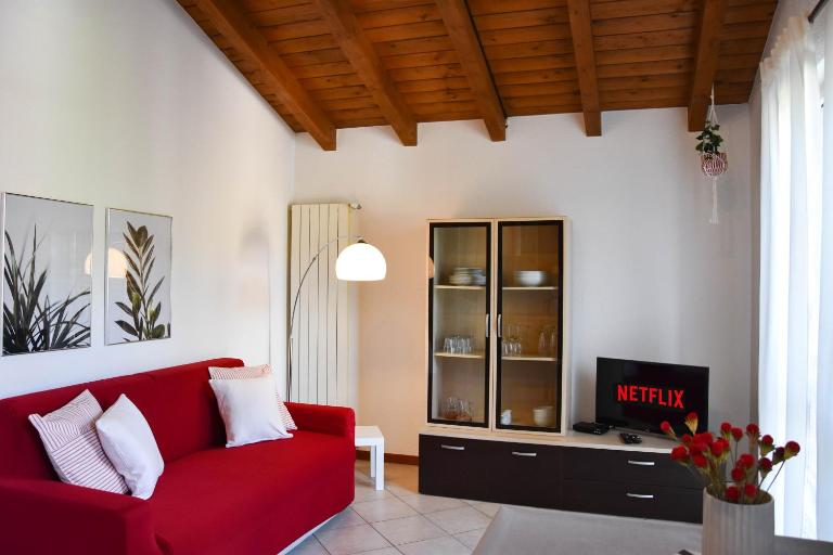 CA' GIALLA 5 - sul Lago di Lugano, Dog friendly, Balcone & Parcheggio - - B&B Cadegliano-Viconago