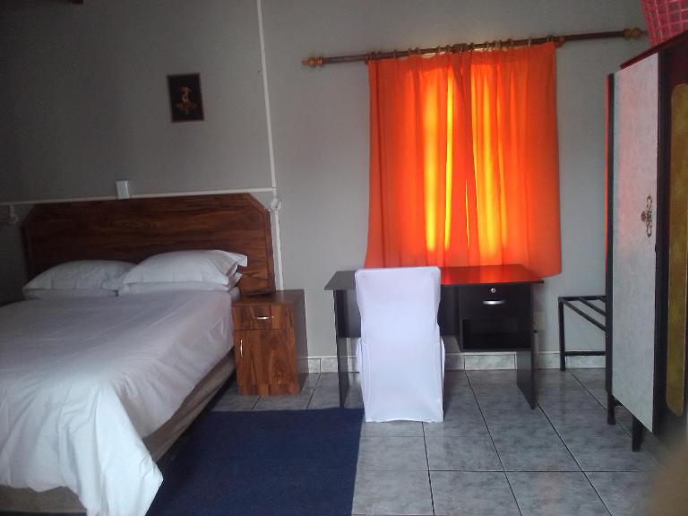 FEATHERS INN GUEST HOUSE - B&B Walvis Bay